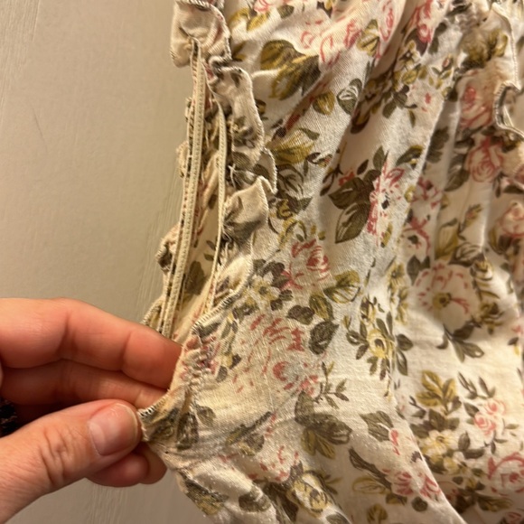 Motherhood Maternity Cotton Top. Size Med. Cream/Link Floral Short Sleeve - Picture 8 of 12